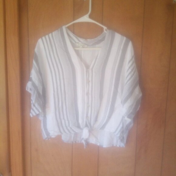 Style Envy Women's Gray White Striped Tie Up Short Sleeve Shirt Size M - Picture 2 of 4